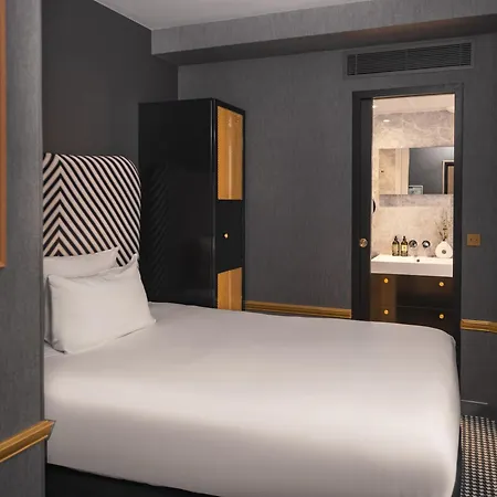 Snob Hotel-3